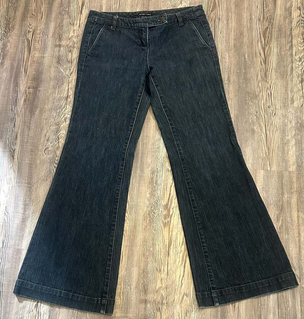 New York & Company Size 6 Flare Leg Jeans 30x30